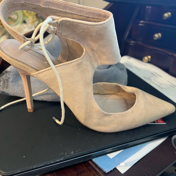 NIB Topshop Nordstrom 7.5 Beige Suede Leather Heel pump Pointed Toe lace Chic - Picture 3 of 3